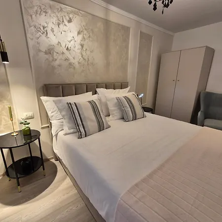 アパート Lily ロヴィニ