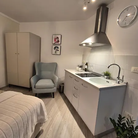 Lily Apartment *
