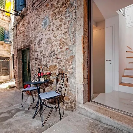 Lily Rovinj