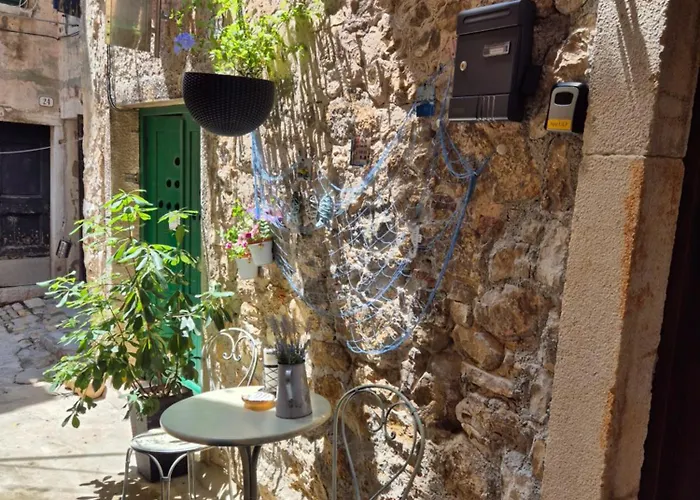 Lily Апартаменты