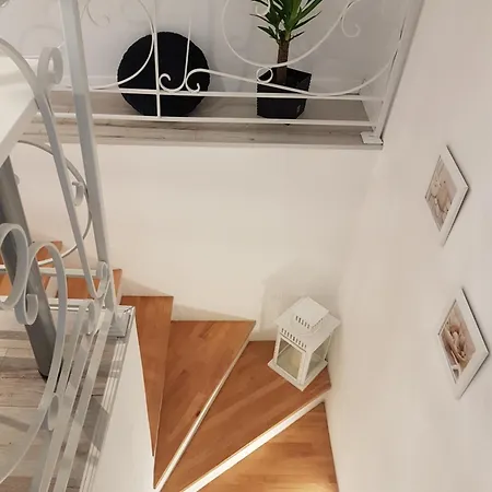 Lily Apartmán