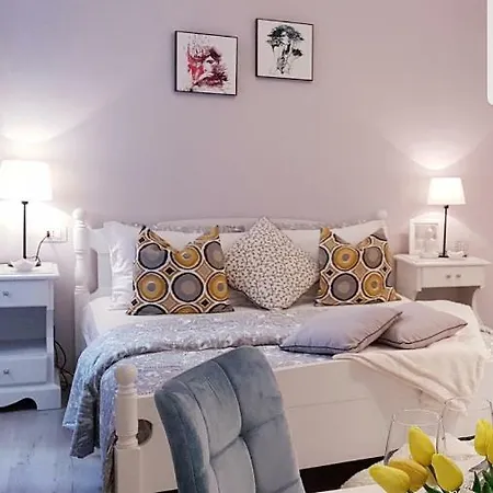 Lily Apartmán